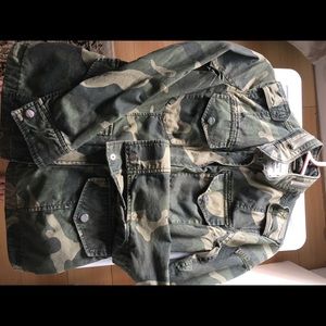 Fitch And Abercrombie Utility Outerwear. 

Military style Jacket XS excellent